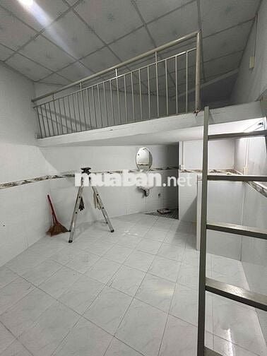 phòng trọ có gác , lói đi riêng , 10 bước tới ga vaen thánh