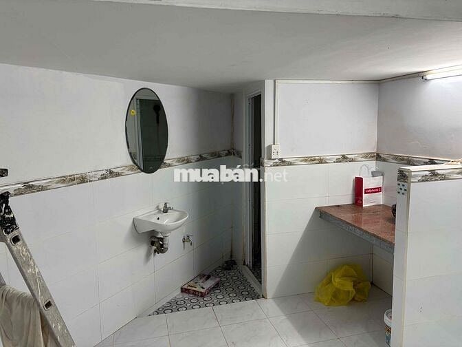phòng trọ có gác , lói đi riêng , 10 bước tới ga vaen thánh
