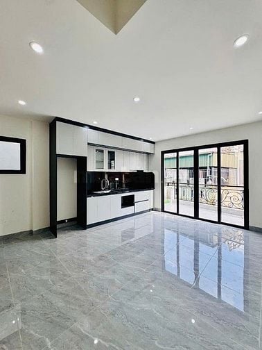 CẦN BÁN NHÀ PHỐ TÔN ĐỨC THẮNG 9,9 TỶ, Ô TÔ, THANG MÁY