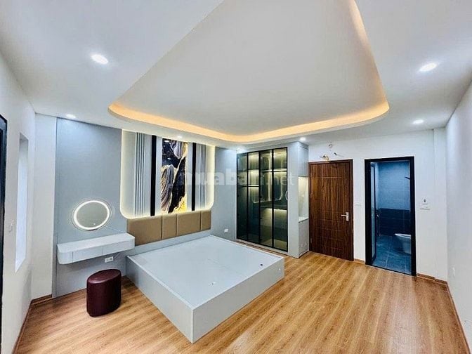 CẦN BÁN NHÀ PHỐ TÔN ĐỨC THẮNG 9,9 TỶ, Ô TÔ, THANG MÁY