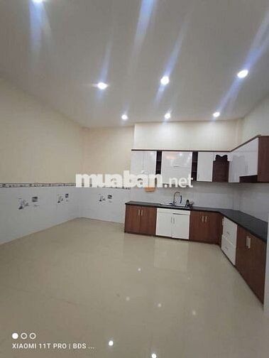 Nhà 1Trệt 2Lầu có 5pn 4wc gần Vạn Phúc 12triệu