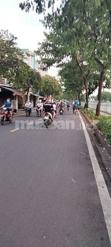 Nhà MT kinh doanh ngay trung tâm Chợ Lớn 2 lầu + ST