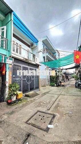 Bán nhà Hẻm 6m  kế bên Eon Tân phú. 4x10. 2 tầng 2pn  3ty5 . sổ vuôn v