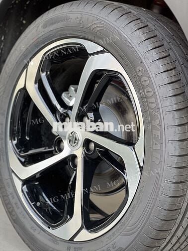 Mua MG HS LUX đỏ – Tặng ngay xe Vespa cực chất! 🛵