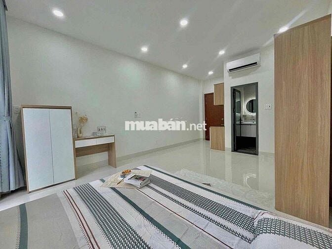 Cho thuê căn hộ ban công full nội thất mới 100%. Nguyễn Trãi Quận 1