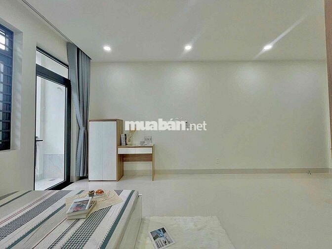 Cho thuê căn hộ ban công full nội thất mới 100%. Nguyễn Trãi Quận 1
