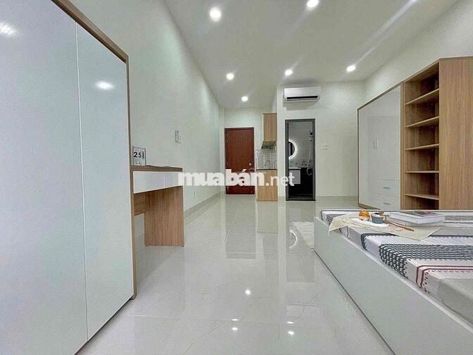 Cho thuê căn hộ ban công full nội thất mới 100%. Nguyễn Trãi Quận 1