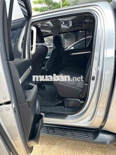 Toyota Hilux 2018 2.4G 4x4 MT - Hàng hiếm