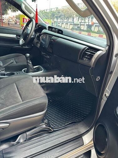 Toyota Hilux 2018 2.4G 4x4 MT - Hàng hiếm