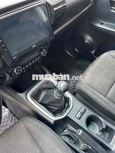 Toyota Hilux 2018 2.4G 4x4 MT - Hàng hiếm