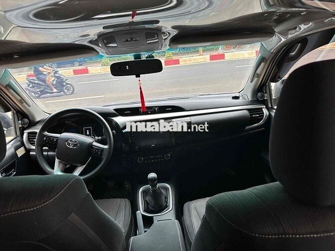 Toyota Hilux 2018 2.4G 4x4 MT - Hàng hiếm