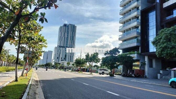 CẦN BÁN GẤP LÔ ĐẤT MẶT TIỀN VIEW BIỂN QUẬN SƠN TRÀ.