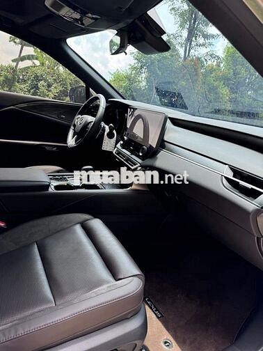 Lexus RX 2024 350 Luxury - 900 km