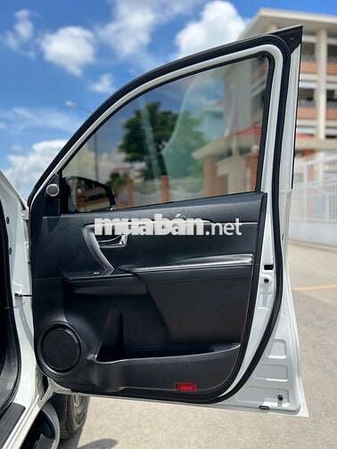 Fortuner 2023 dầu tự động 01 cầu xe còn cứng ngắt