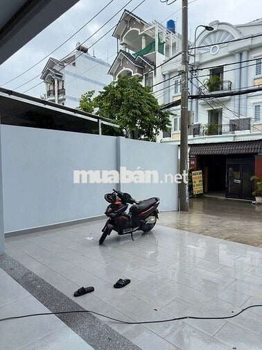NHÀ XƯỞNG ĐẸP , MẶT TIỀN XE TẢI THÔNG TỨ HƯỚNG GẦN NGÃ NĂM VL