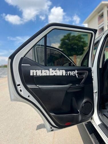 Fortuner 2023 dầu tự động 01 cầu xe còn cứng ngắt