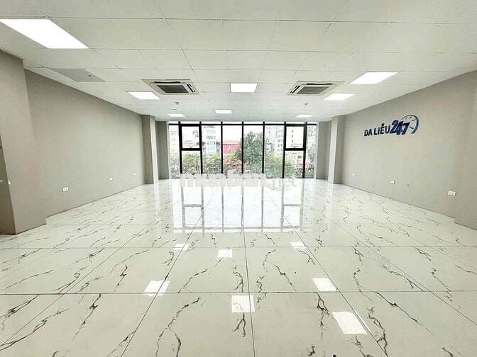 Cho thuê văn phòng tại Láng Hạ 110m2 giá 18t view full kính giá cực re