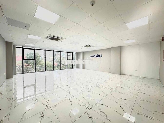 Cho thuê văn phòng tại Láng Hạ 110m2 giá 18t view full kính giá cực re