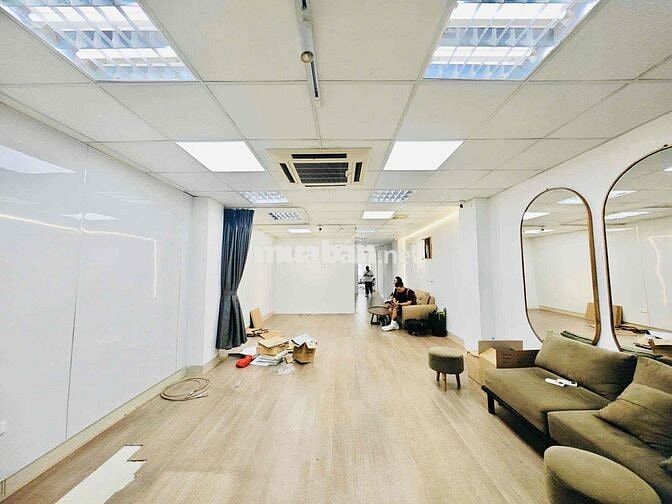 Cho thuê văn phòng tại Thái Thịnh 110m2 giá 16t nhà lô góc cực đẹp
