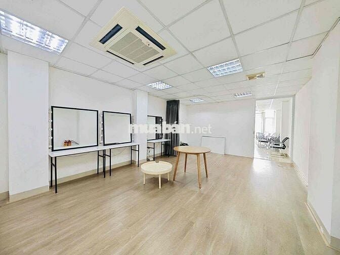 Cho thuê văn phòng tại Thái Thịnh 110m2 giá 16t nhà lô góc cực đẹp