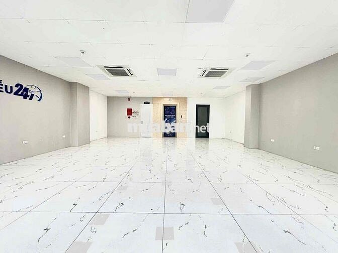 Cho thuê văn phòng tại Láng Hạ 110m2 giá 18t view full kính giá cực re