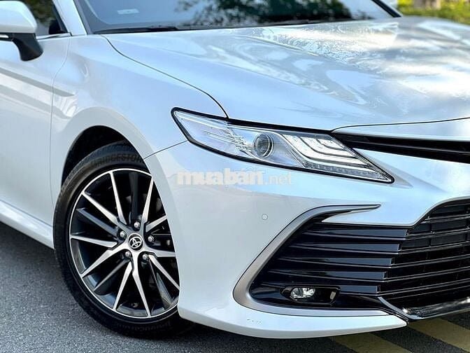 Toyota Camry 2023 bản 2.0Q - 30,000 KM siêu đẹp.