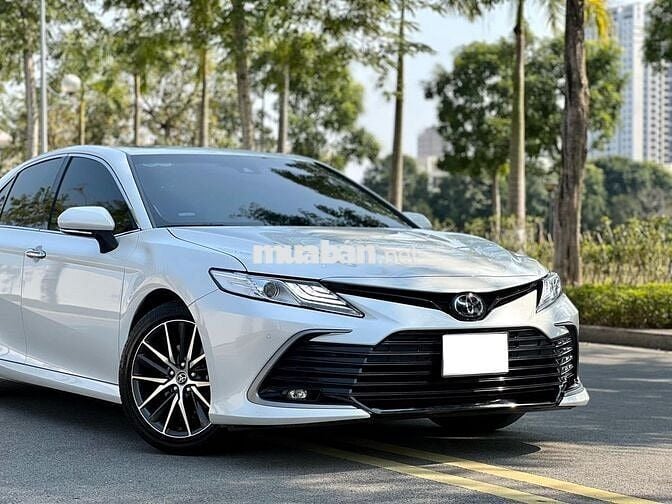 Toyota Camry 2023 bản 2.0Q - 30,000 KM siêu đẹp.