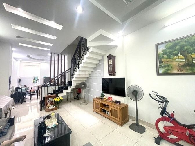 Nhà CC Phan Văn Trị P10 62m2 nở hậu 4.25m 3L sát bên Cityland 10.6 tỷ