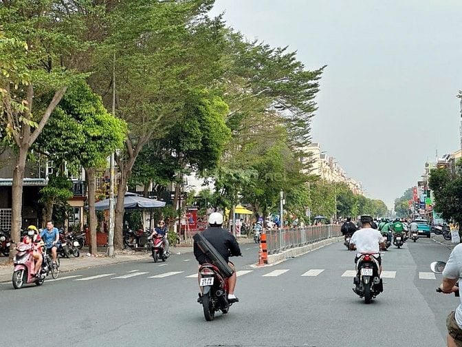 Nhà CC Phan Văn Trị P10 62m2 nở hậu 4.25m 3L sát bên Cityland 10.6 tỷ
