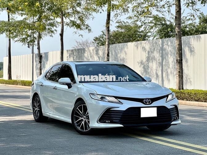 Toyota Camry 2023 bản 2.0Q - 30,000 KM siêu đẹp.