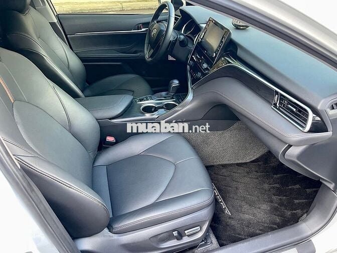 Toyota Camry 2023 bản 2.0Q - 30,000 KM siêu đẹp.