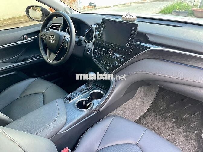 Toyota Camry 2023 bản 2.0Q - 30,000 KM siêu đẹp.