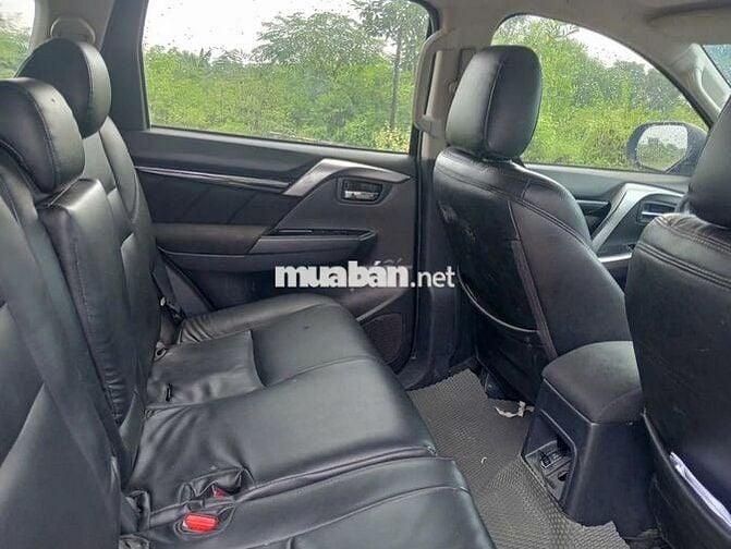 Cần bán MITSUBISHI PAJERO SPORT GLS (2018) đen