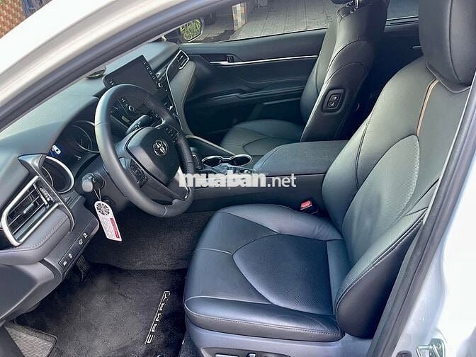 Toyota Camry 2023 bản 2.0Q - 30,000 KM siêu đẹp.