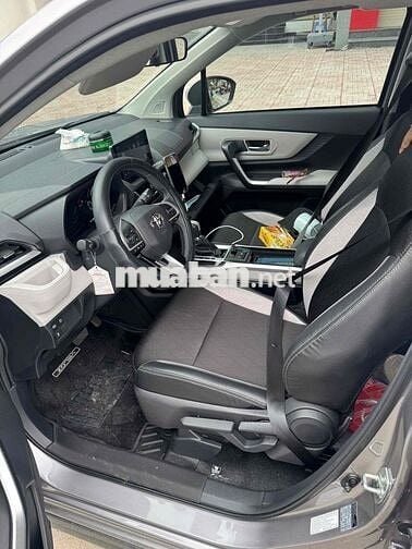 Toyota Veloz Cross Top 2025 - 7.400Km xe hãng bán