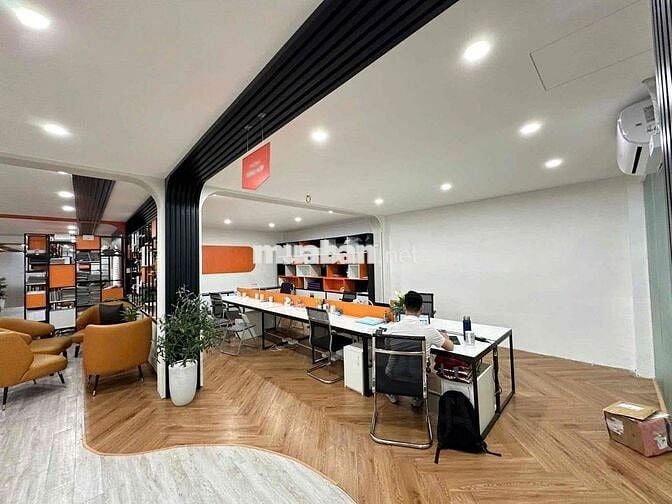 Chính chủ cho thuê văn phòng tại Láng Hạ 170m2 giá 26t nhà mới keng