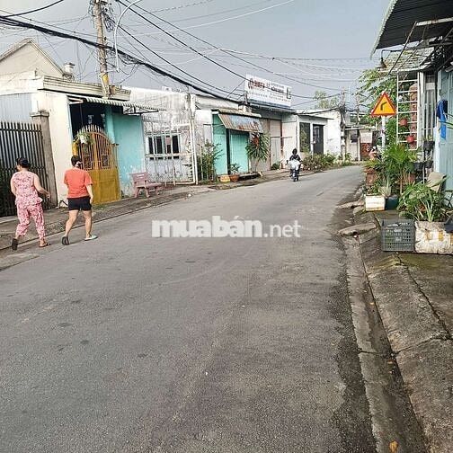 MTKD Hóc Môn. Ngay gần Coopmart HÓC MÔN. 125m2. Chia 2 căn, 10tr/th