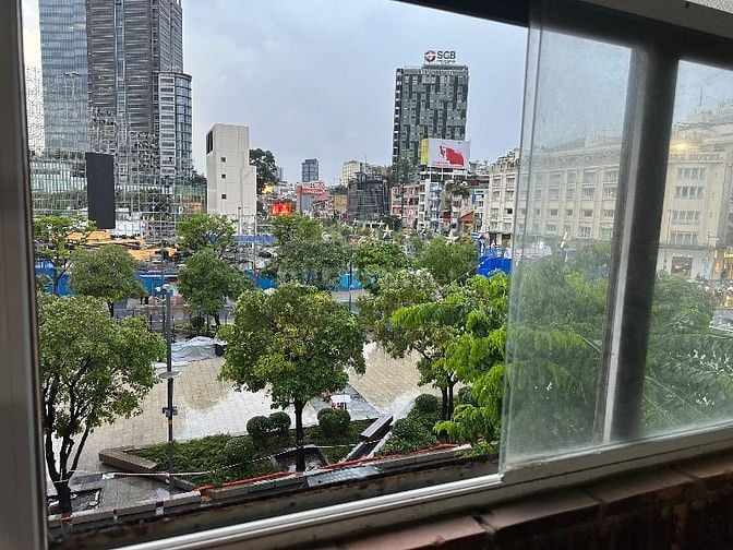 Cho thuê nhà view phố đi bộ Nguyễn Huệ 