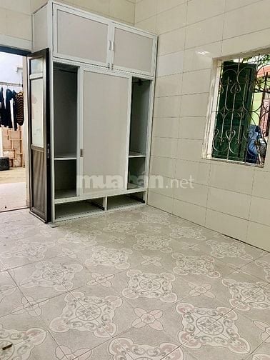 Cho thuê nhà 80m2 chưa gồm sân . 3phòng , 1 NVS rộng