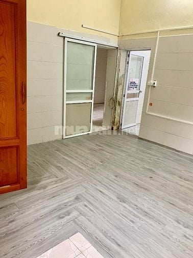 Cho thuê nhà 80m2 chưa gồm sân . 3phòng , 1 NVS rộng