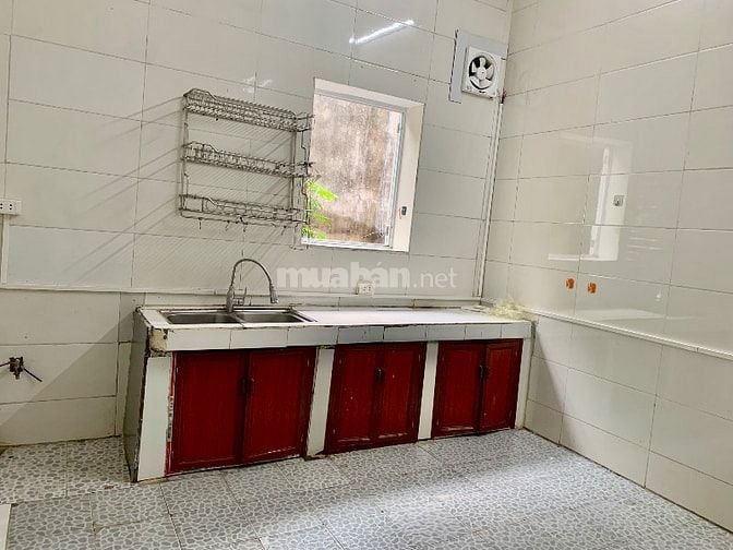 Cho thuê nhà 80m2 chưa gồm sân . 3phòng , 1 NVS rộng
