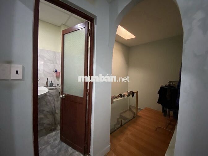 BÁN NHÀ CMT8 Q.10 - DT 52M² VUÔNG VỨC - 2 LẦU KIÊN CỐ - CHỈ 6.2 TỶ TL