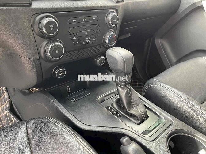 Ford Ranger 2022 XLS AT 4x2. TRẢ TRƯỚC 200 Triệu