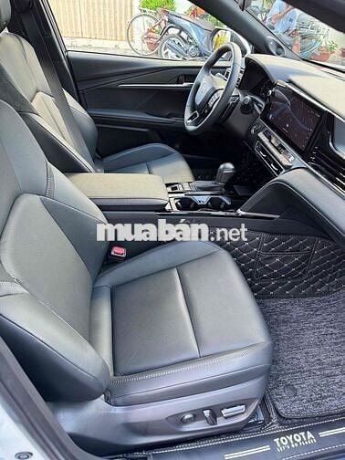 Toyota Camry 2025 2.5 HEV Mid - 2929 km