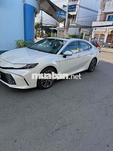 Toyota Camry 2025 2.5 HEV Mid - 2929 km