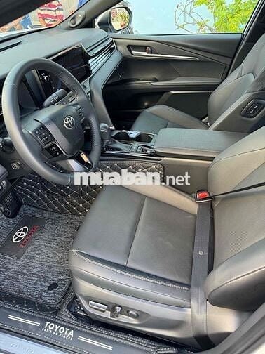 Toyota Camry 2025 2.5 HEV Mid - 2929 km
