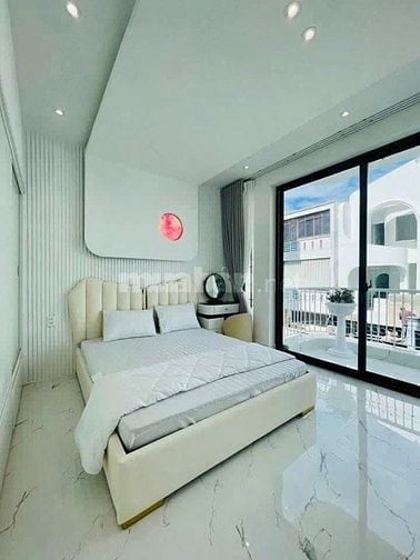 Cho thuê nhà nguyên căn Quận 10 - Kết ở giữa kinh doanh và ở 
