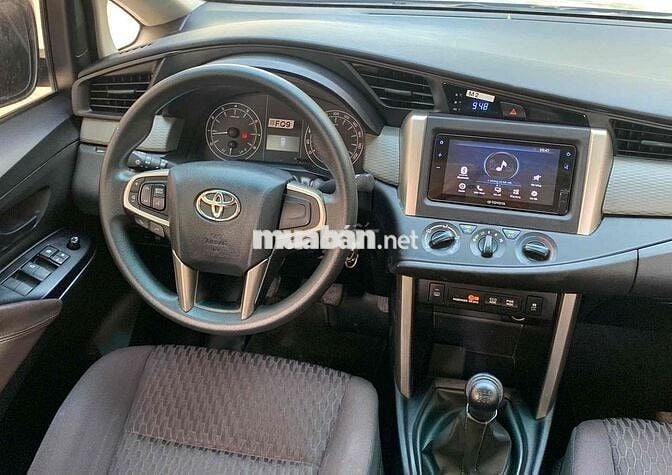 Toyota Innova 2024 E 2.0 MT - 55000 km