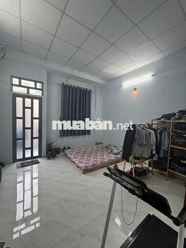 Bán nhà hẻm rộng 8m cách mặt tiền chỉ 3 căn giá chỉ 8 tỷ hơn