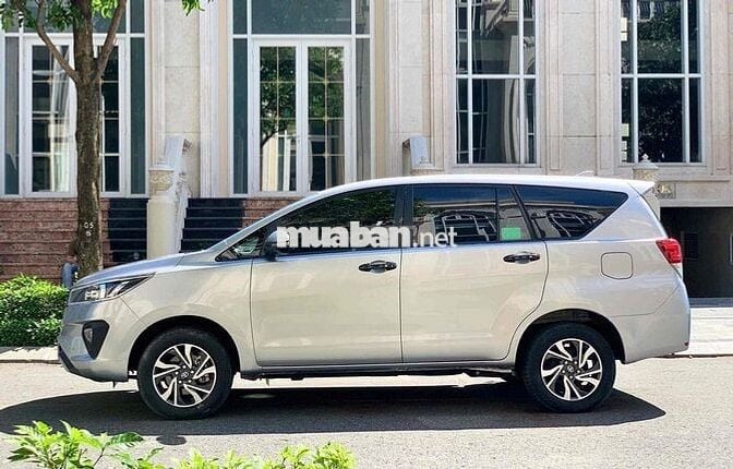 Toyota Innova 2024 E 2.0 MT - 55000 km